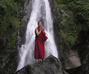 lama-bhagsu-waterfall
