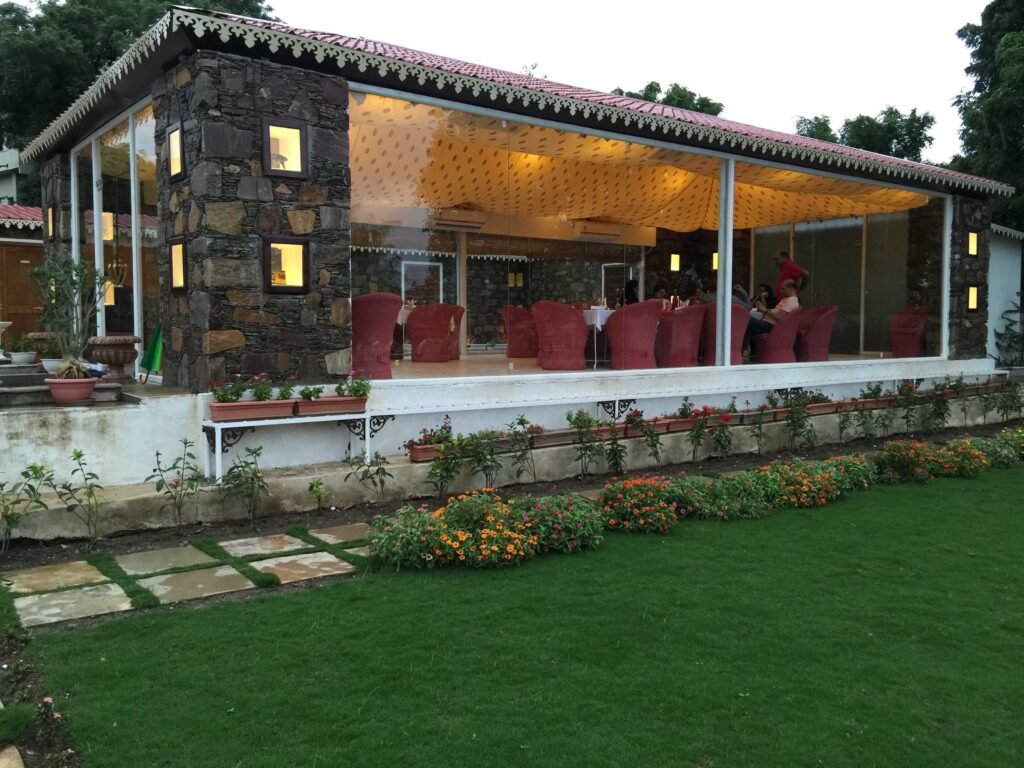 udaipur restaurants & bars