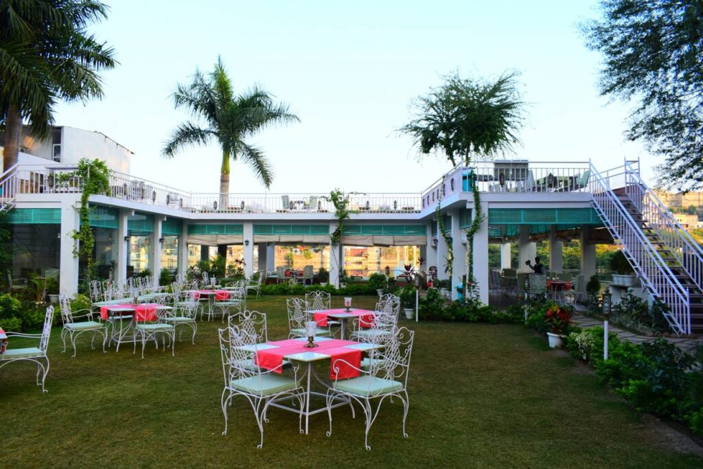 udaipur restaurants & bars